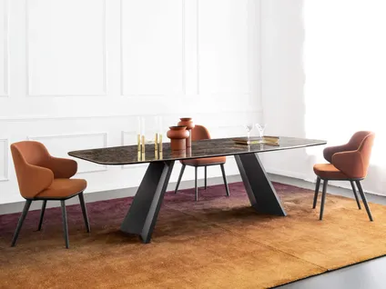 ICARO rounded dining table