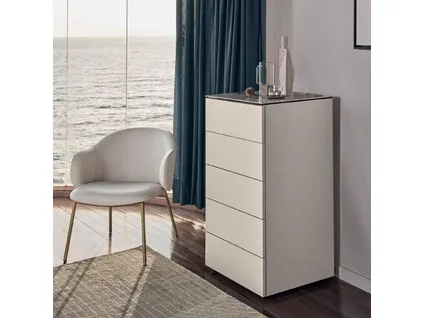 UNIVERSAL dresser with 5 drawers
