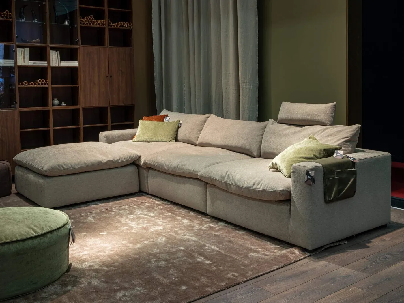 Moonlight 4,5 seater sofa with footstool// Moonlight 4,5 személyes kanapé puffal