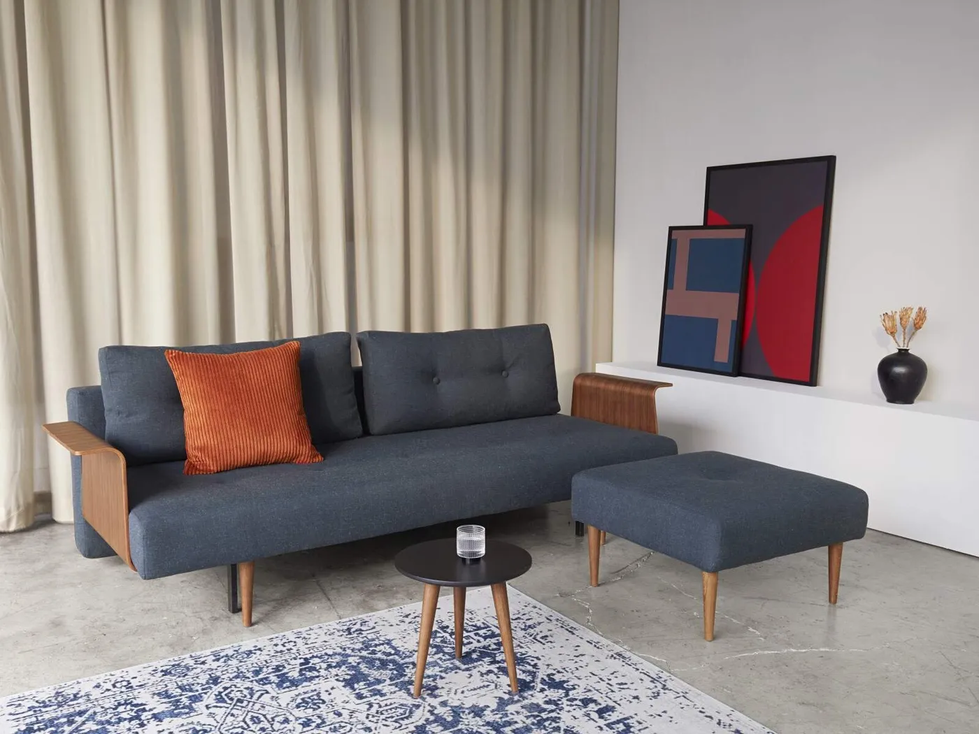 Recast sofa bed with walnut arms// Recast karfás kanapéágy