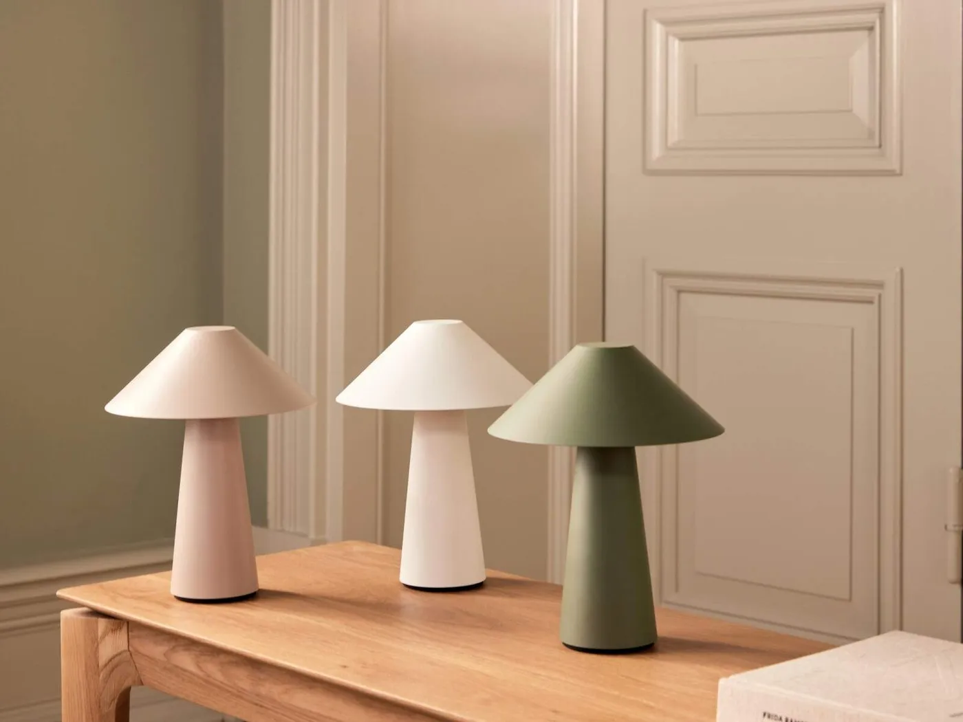 Cannes portable lamp mud// Cannes hordozható lámpa fehéragyag
