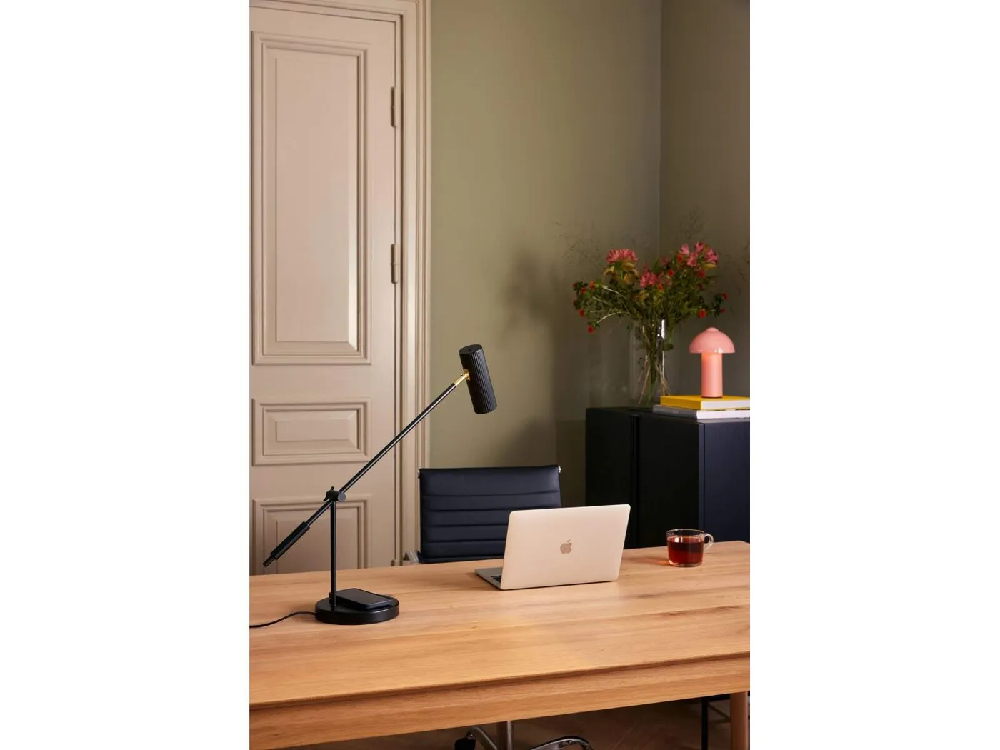 Hubble read lamp with wireless charging black// Hubble olvasólámpa vezeték nélküli fekete