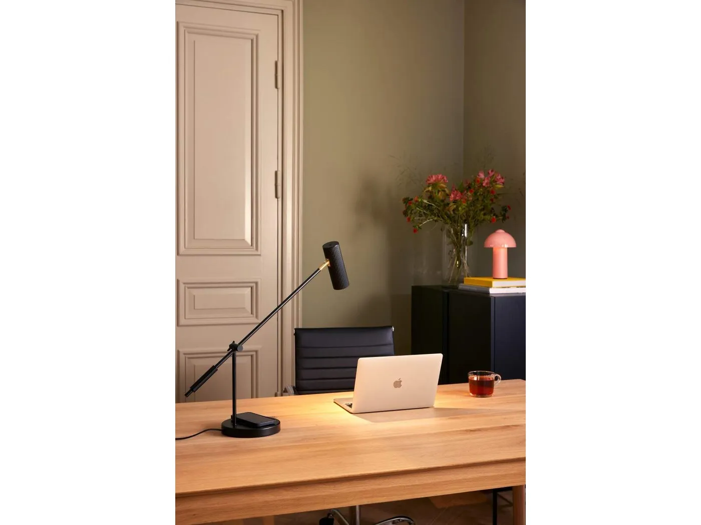 Hubble read lamp with wireless charging black// Hubble olvasólámpa vezeték nélküli fekete