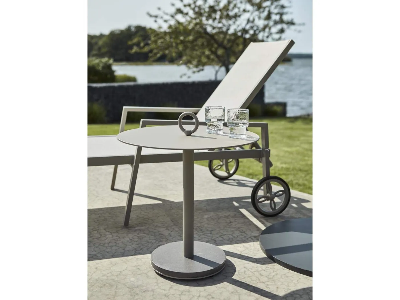 Niobe outdoor console table // Niobe kültéri konzolasztal