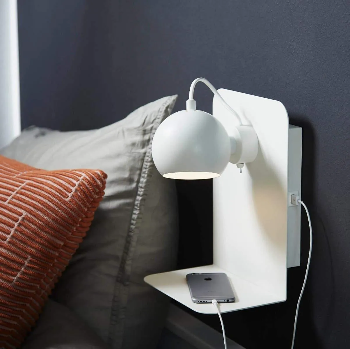Frandsen Ball USB wall lamp // Ball USB falilámpa