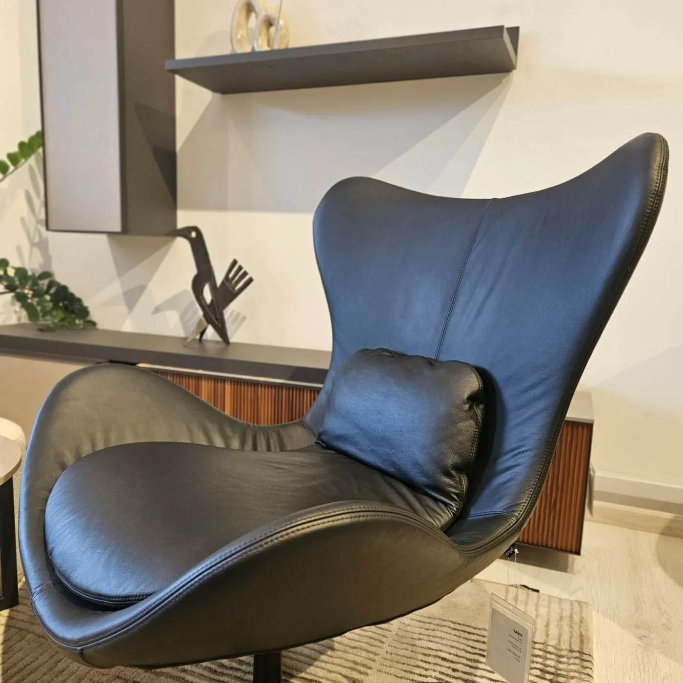 Calligaris lazy relax armchair black-leather // Calligaris lazy relax fotel fekete bőr oldalról 3
