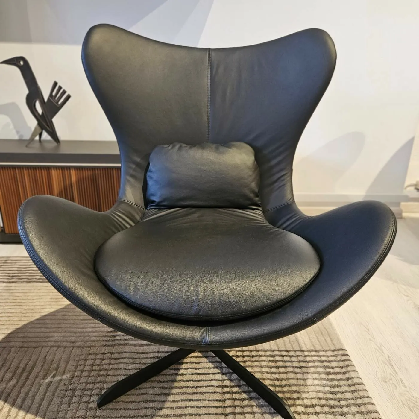 Calligaris lazy relax armchair black-leather // Calligaris lazy relax fotel fekete bőr szemből