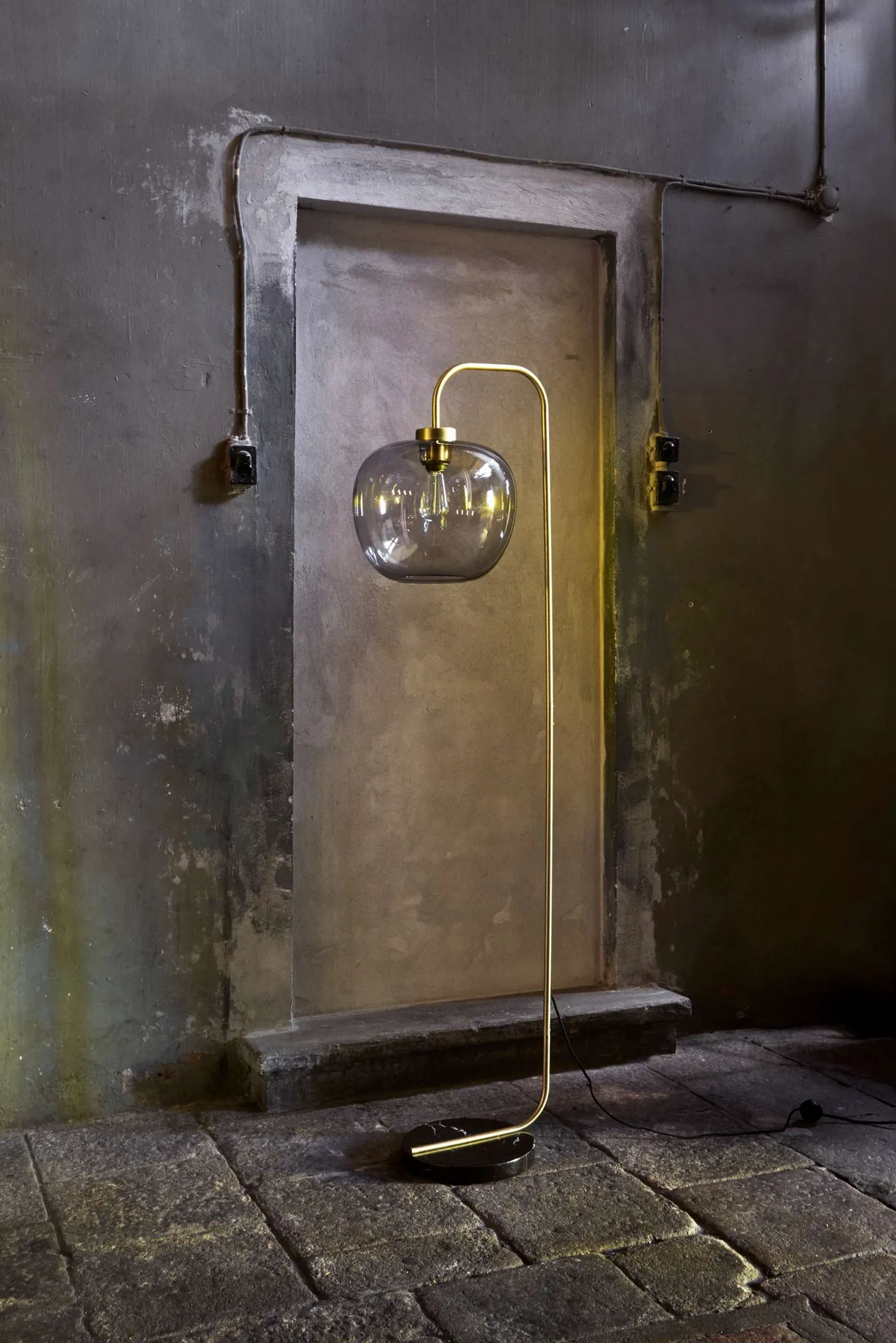 bolia_grape_design_floor_lamp_innoconcept_allolampa_8