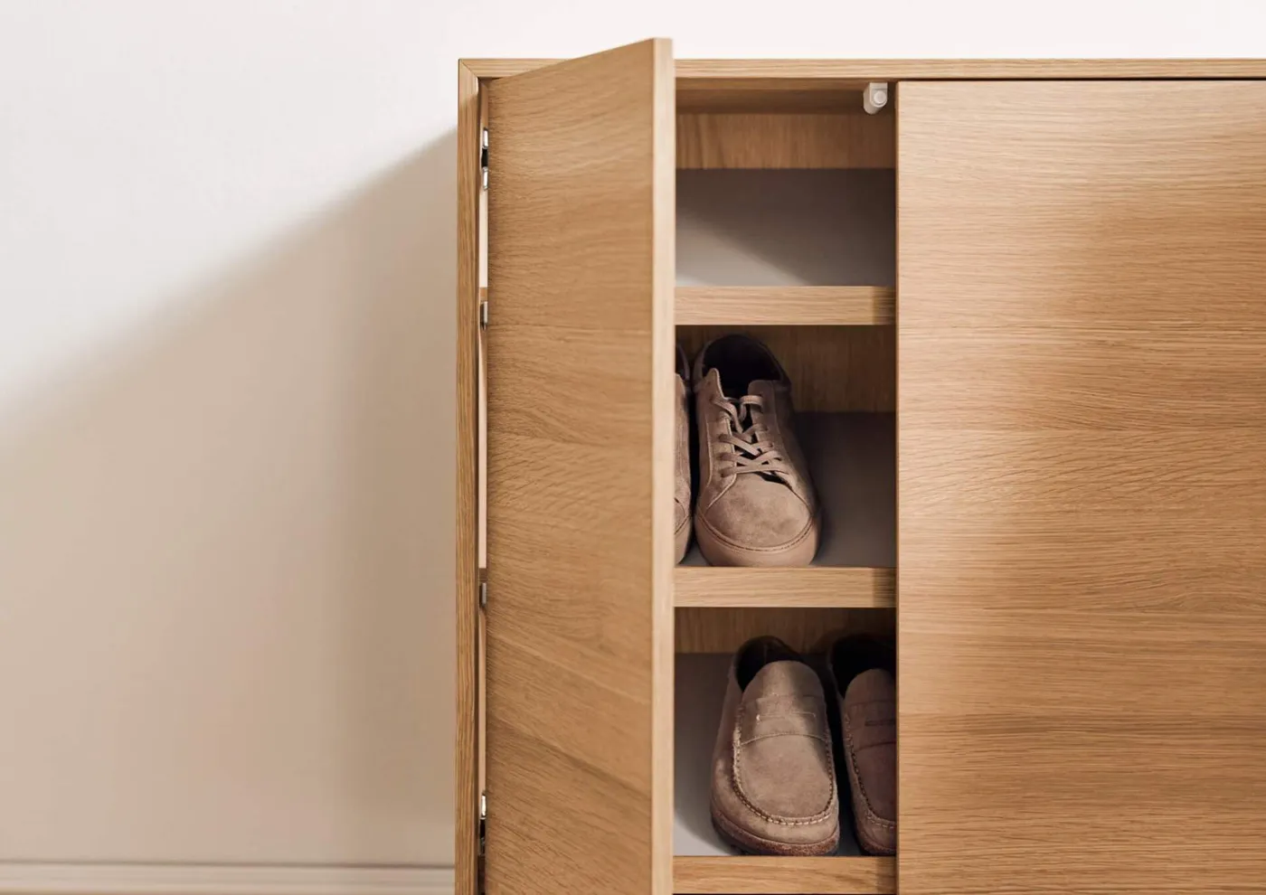 bolia-case-large-shoe-cabinet-with-doors-oiled-oak-case-nagy-ciposszekreny-ajtoval-olajozott-tolgy